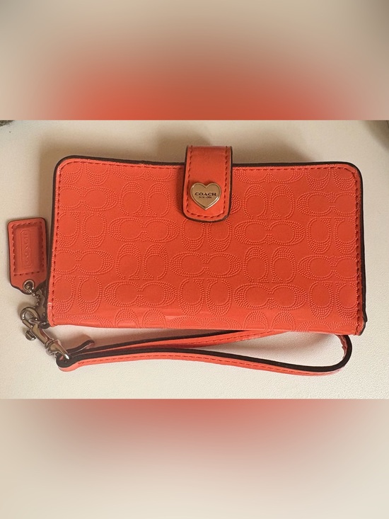 Coach Handbags - Coach Liquid Gloss Snap Closure Wallet